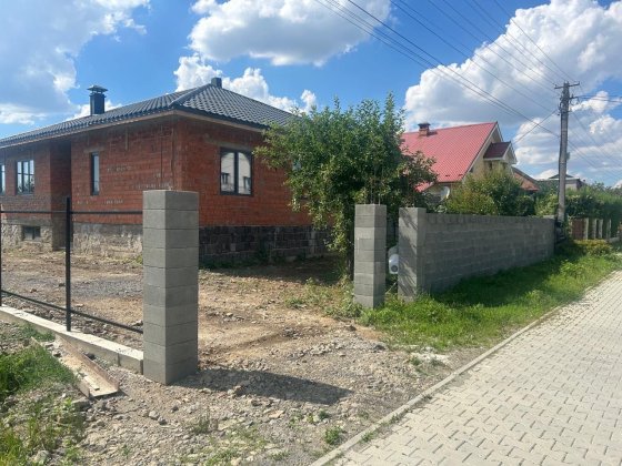 Продам будинок в центрі с. Сторожниця Сторожниця