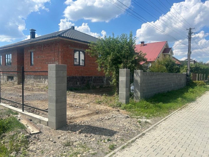 Продам будинок в центрі с. Сторожниця - фото 1
