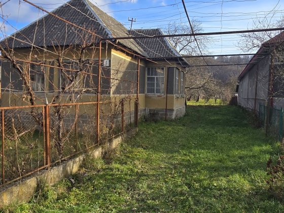Продаж будинку під реконструкцію в Невицькому Невицкое