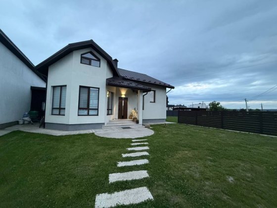 Новий сучасний будинок у Крихівцях – повністю готовий до проживання