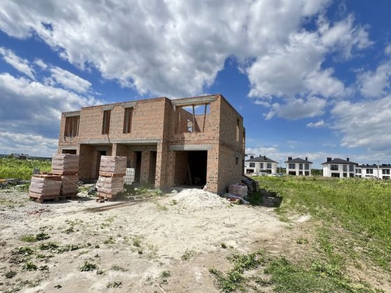Продаж сучасного дуплексу з ділянкою 4,5 сот Крихівці