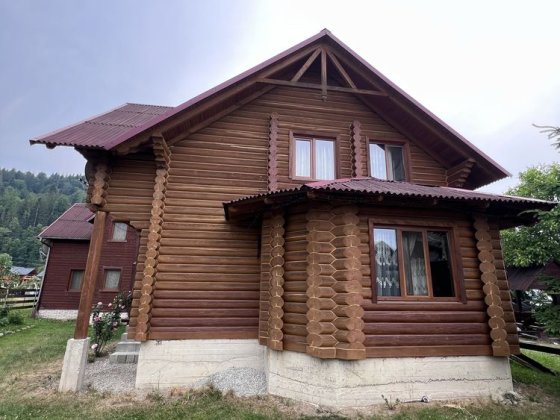 За 199 000$ продається 2 будинка ( 120 м2  та 80 м2) 7 сотих в Микуличині! Микуличин