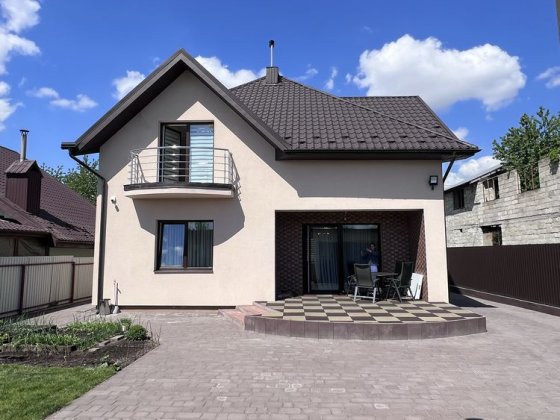 Продам 2 поверховий будинок з вишуканим ремонтом, виходом до річки, Вовчинці Волчинец