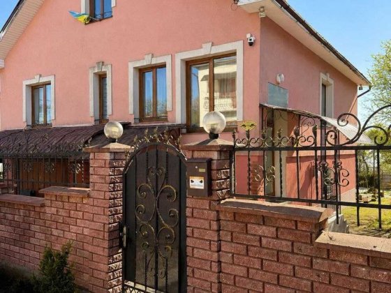 Продається обжитий приватний буднок в передмісті