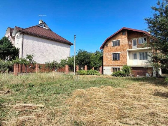 Продаж будинку в центрі Надвірної, 286м2, 16,6 соток, комунікації, асфальт, будинки Надворная