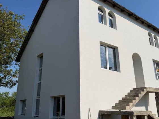 Продам будинок в Черніів  від Івано Франківська 8 км Черніїв