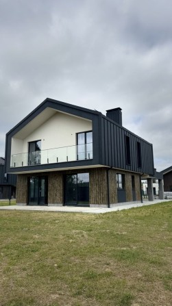 Продається будинок  170м2 і 10 сот. землі. - фото 1