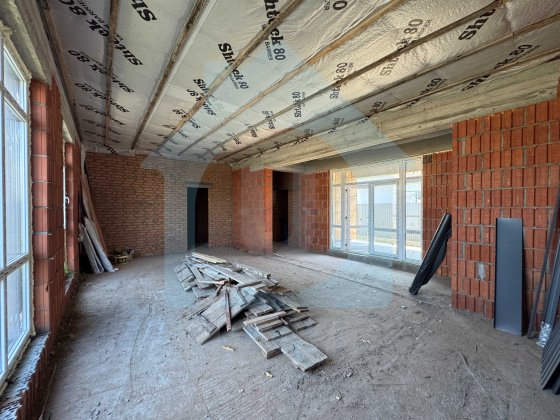 Продаж одноповерхового будинку в Нових Петрівцях. Межує з КМ Балатон.