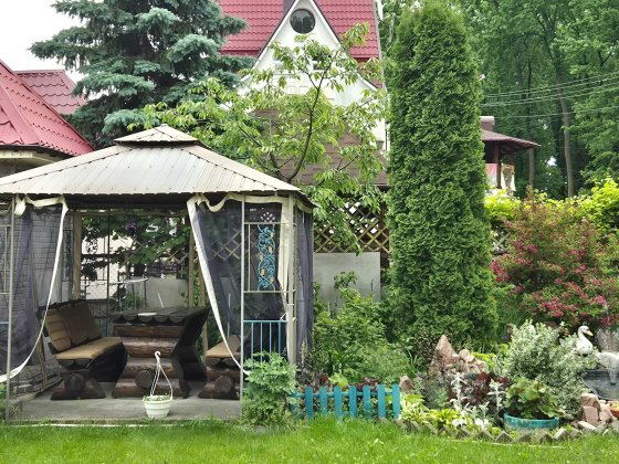 Будинок біля лісу — 72,4 м², гостьовий будинок, гараж, ділянка 6,8 соток Стоянка