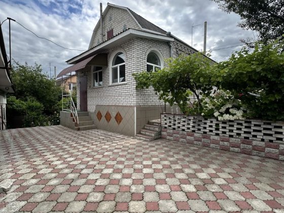 Продаеться будинок в м. Кагарлин район бджолопром
