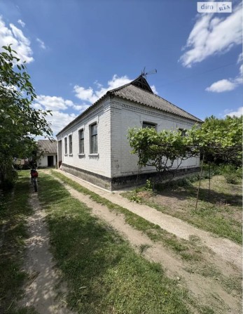 Продається цегляний будинок у центрі смт Рокитне - фото 1