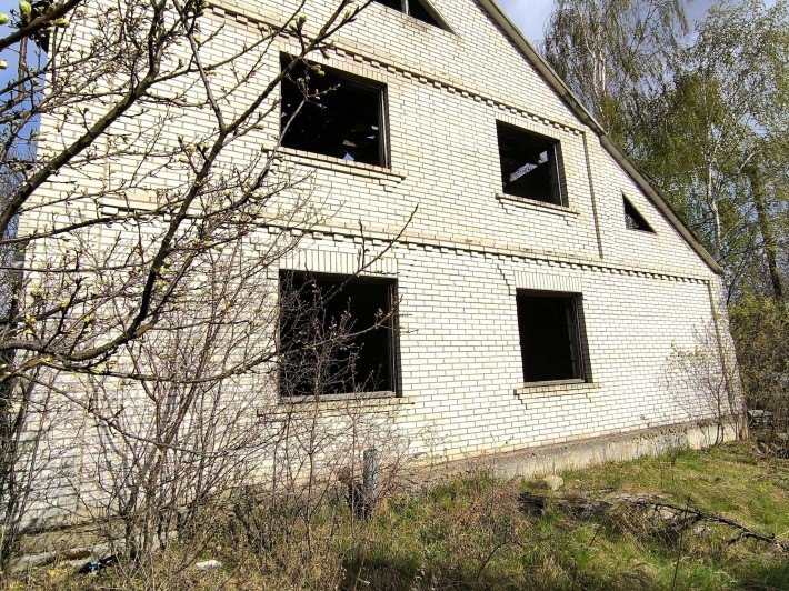 Недорого!Недобудований будинок та 15сот.в Макарові.Підведено газ. - фото 1