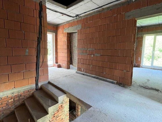 Продаж будинку, 2 поверхи, монолітна конструкція. Клавдієво-Тарасове