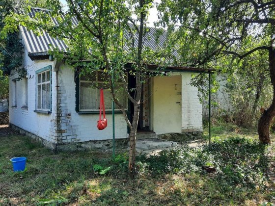 Срочна продажа земельнлї ділянки зі старою хатинкою під забудову в Київській області, 5 км від Клавд Бабинці