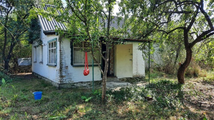 Срочна продажа земельнлї ділянки зі старою хатинкою під забудову в Київській області, 5 км від Клавд - фото 1