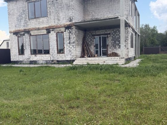 Будинок без ремонту з власним виходом на ставок Бузова