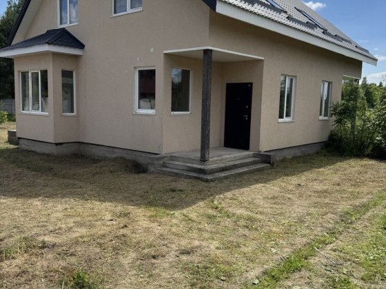 Продаж будинку у мальовничому місці Малютянка