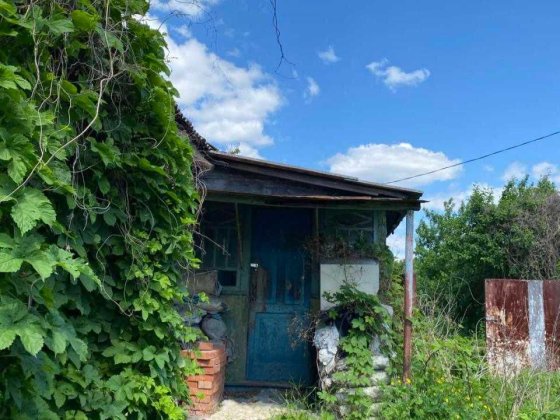 Продається будинок із земельною ділянкою 10 соток у центрі села Пухівка Пуховка