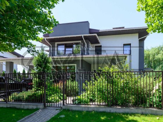 Продаж будинку 220м2 РОМАНКІВ закрите КМ 15 соток з виходом до озера Романков