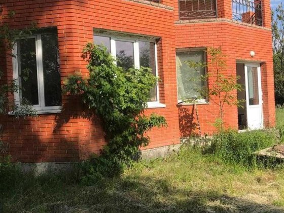 Цегляний будинок у селі Хлепча Хлепча