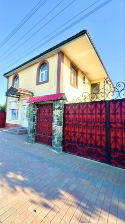 Продаж торгового приміщення з житловою квартирою на 2 поверсі. - фото 1