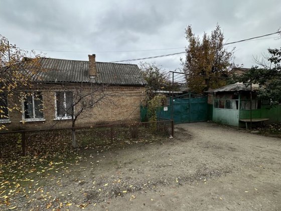 Частина будинку з літньою кухнею, гаражем та власним опаленням у Кропивницькому (р-н Новоолексіївка) Черняхівка