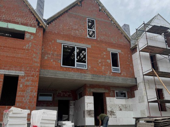 Терміновий продаж таунхаусу з власним подвірʼям біля озеру в Сокільниках LAGOM Сокільники