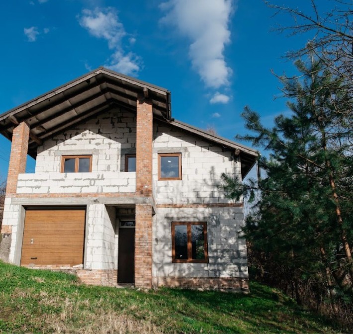 БУДИНОК У БРЮХОВИЧАХ – Власний  простір  біля лісу . - фото 1