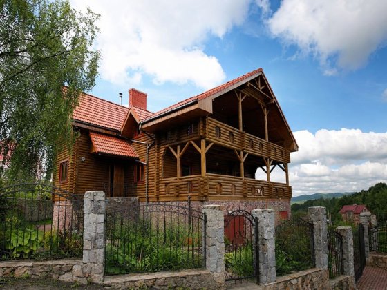 Продаємо великий   будинок в Карпатах  в Східниці  підійде як для проживаня  родини чи орендного біз Східниця