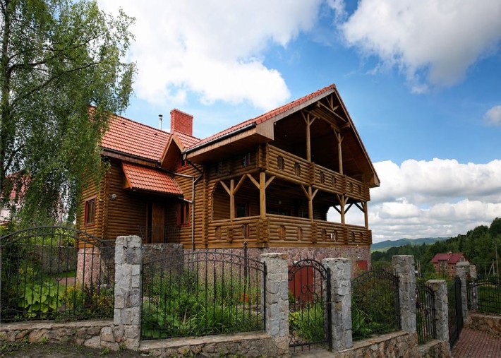 Продаємо великий   будинок в Карпатах  в Східниці  підійде як для проживаня  родини чи орендного біз - фото 1