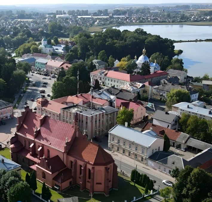 Продаж 4-кімнатного будинку із земельною ділянкою (9 соток) у м. Городок Львівської області. - фото 1