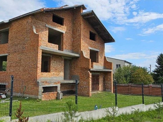 Продам 2-поверховий будинок, 240 м², Рясне-Руське Рясное-Русское