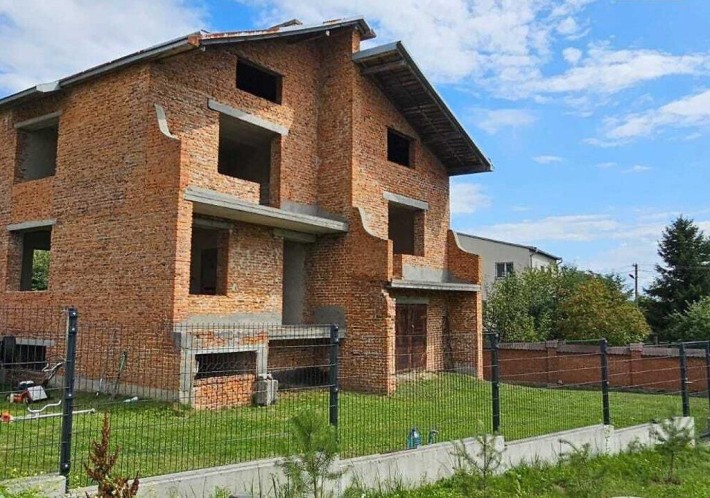 Продам 2-поверховий будинок, 240 м², Рясне-Руське - фото 1