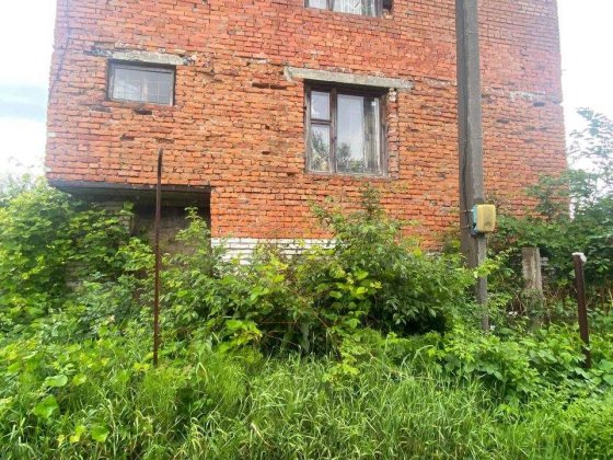 Продаж  будинку із земельною ділянкою в Конопниці Конопниця