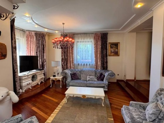 Продаж ексклюзивного будинку преміум класу з басейном в сауною в Жовкві. Земельна ділянка 10 соток. Жолква