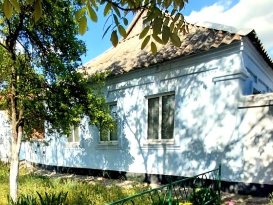 Продаю недорого Дом в пригороде (8 км. от города) в пгт. Воскресенское  с участком 17 соток Воскресенське