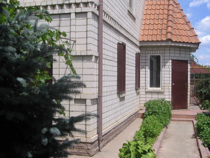 Продається затишний 3-х поверховий будинок в Совіньйоні. - фото 1