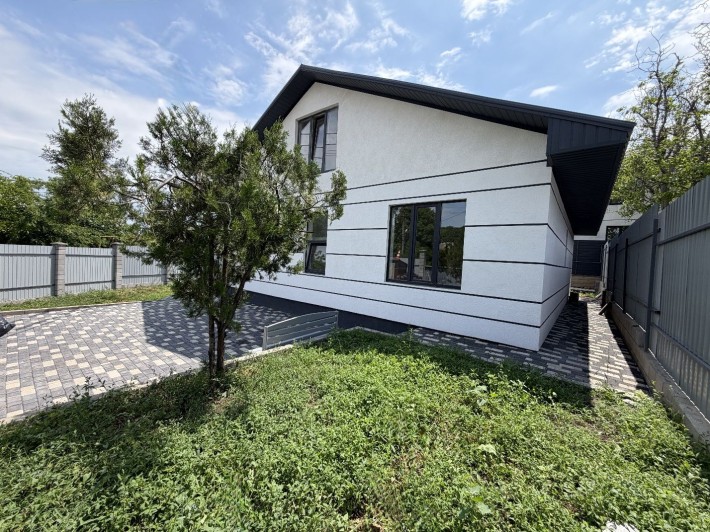 Продам новий стильний будинок мансардного типу 170 м² в с.Усатове - фото 1