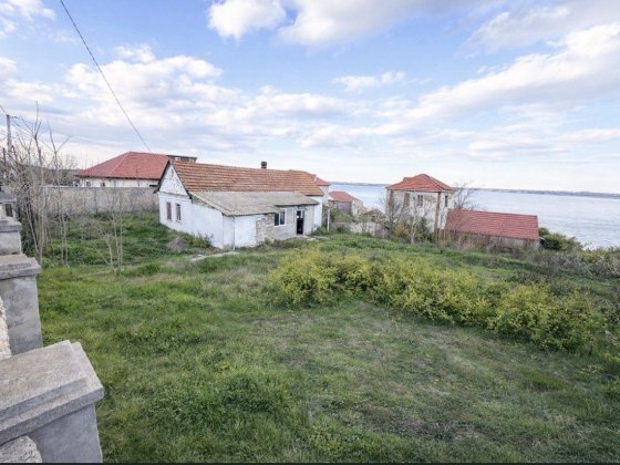 Продам земельну ділянку зі старим будинком в с.Усатове Усатово