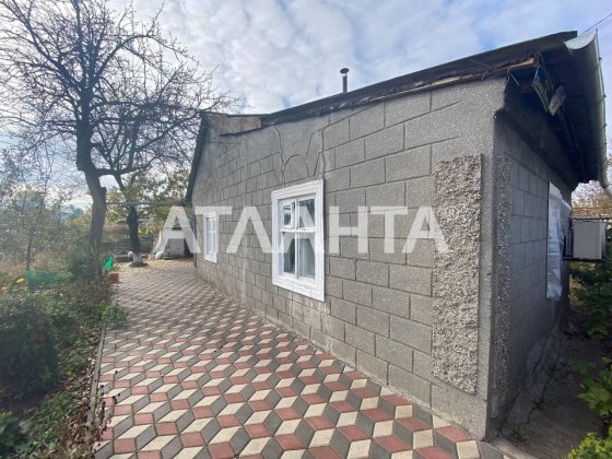Земельный участок в центре Усатово-1 с небольшим домом. Усатове