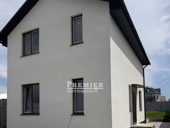 Продам 2-х поверховий будинок Корсунці