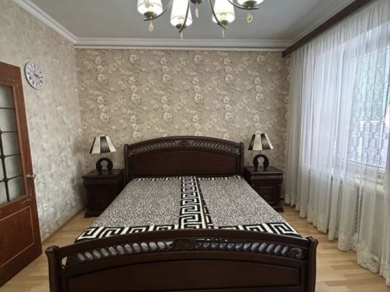 Продам дом на Поселке Котовского/ 6 соток земли/5 спален Корсунцы