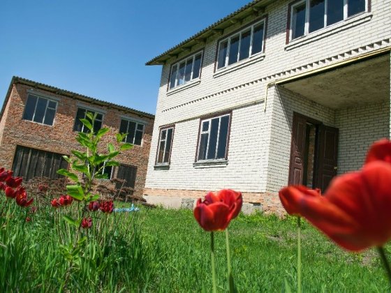 Сучасний будинок з гаражем на 2 авто та унікальним фруктовим садом Гадяч