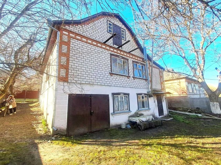 Будинок з гаражом та времянкою. ЛІтня кухня.Свій великий ставок. - фото 1
