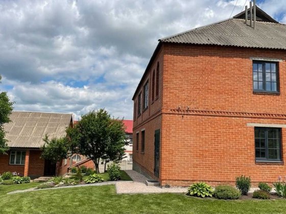 Продаж Будинок для двох сімей у Нових Санжарах — 345 м², 15 соток, міцний фундамент КОД №21190 Новые Санжары