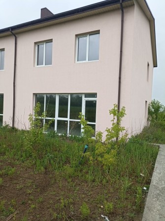 Продаж котеджу з землею біля міста - фото 1
