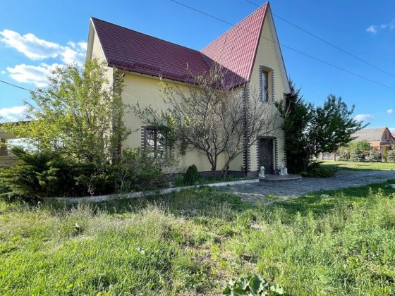 Продається двоповерховий будинок у м.Березне Березне