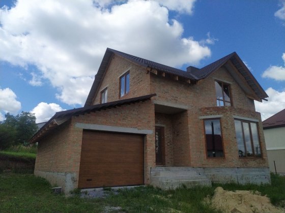 Просторий будинок поруч з містом! Бармаки