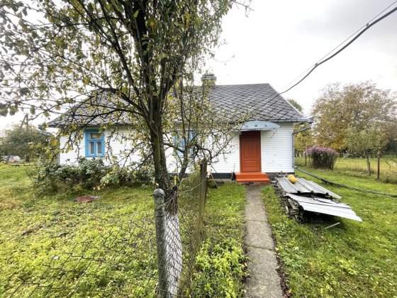 Продам Будинок  на 2- входи  Деревʼяне з санвузлом -100 м від Клеваня Клевань
