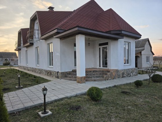 Продам будинок в Бурині з банею, чаном, басейном Бурынь